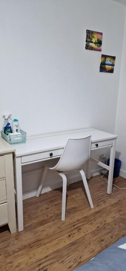 Hospedagem domiciliar Cozy Double Bedroom In Zone 1-2 Londres