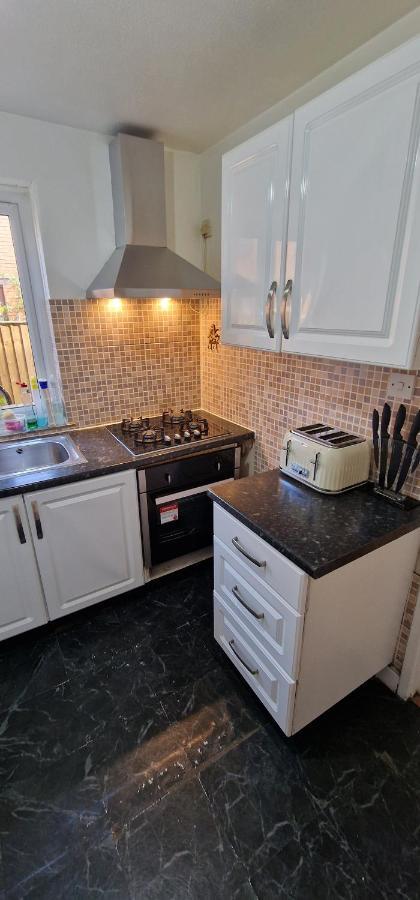 Hospedagem domiciliar Cozy Double Bedroom In Zone 1-2 *